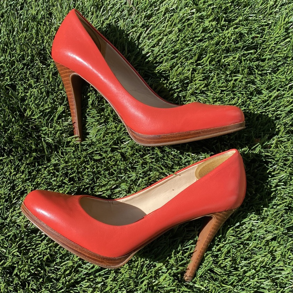 Nine West leather pumps / heels